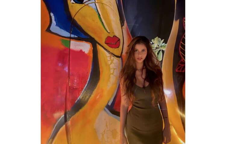 সুহানা ইনস্টাগ্রামে নতুন ছবি পোস্ট করতেই তা ভাইরাল হয়ে যায়। তার পোস্টের নিচে কমেন্টের বন্যা বয়ে যায়। ছবি: ইনস্টাগ্রাম