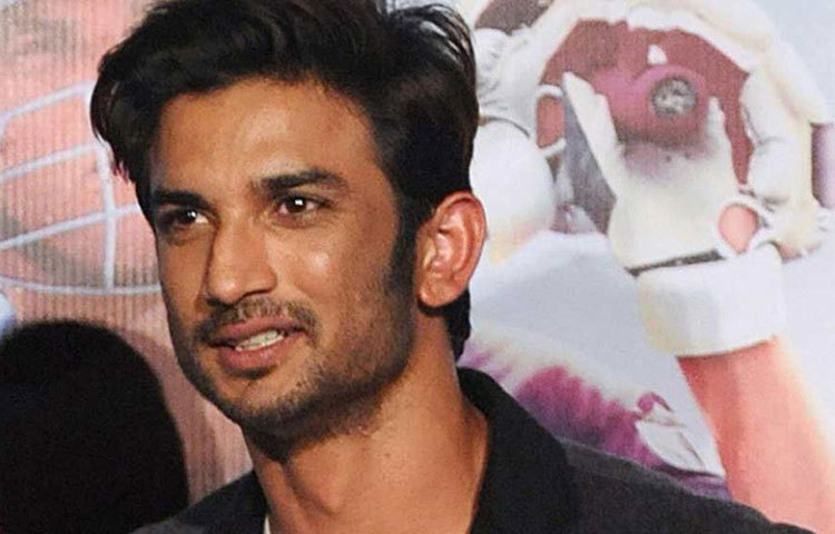 সোশ্যাল মিডিয়ায় উঠে এসেছে সুশান্তের করা পুরনো টুইট। যেখানে তিনি এক অনুরাগীকে অনুরোধ করেছেন তার ছবি দেখার। কারণ, সুশান্তের কথায় দর্শক এবং ভক্তরাই ইন্ডাস্ট্রিতে তার ‘গড’ এবং ‘ফাদার’, দুই-ই।