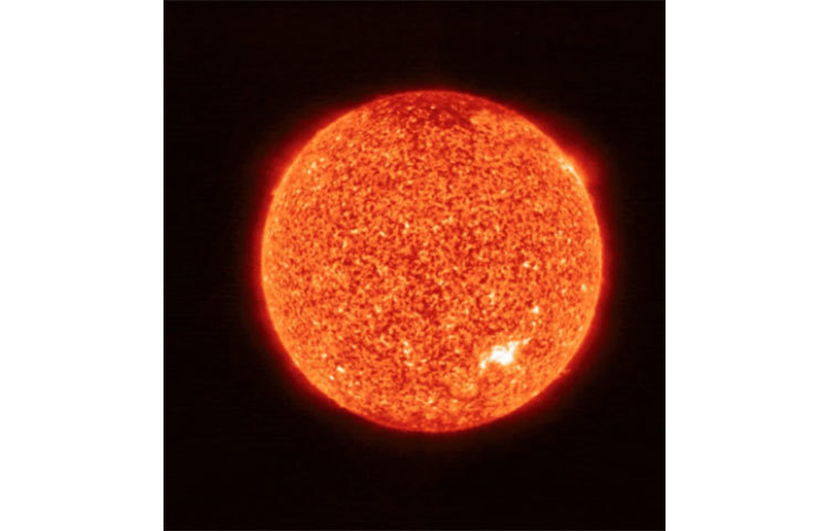 ৯ ফেব্রুয়ারি নাসা এবং ইএসএ-র যৌথ উদ্যোগে ফ্লোরিডার কেপ ক্যানাভেরাল এয়ার ফোর্স স্টেশন থেকে উৎক্ষেপণ করা হয়েছিল প্রথম সৌর অরবিটার। তখনই ঘোষণা করা হয়েছিল যে এই মহাকাশযান সূর্যের মেরুগুলোর ছবি তুলে পৃথিবীতে পাঠাবে। ছবি: এএফপি