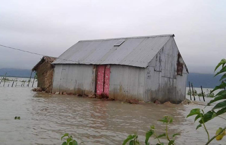 বন্যা পরিস্থিতি মোকাবেলায় ৭৮টি আশ্রয় কেন্দ্র খুলে দিয়েছে প্রশাসন। ছবি: মোসাইদ রাহাত