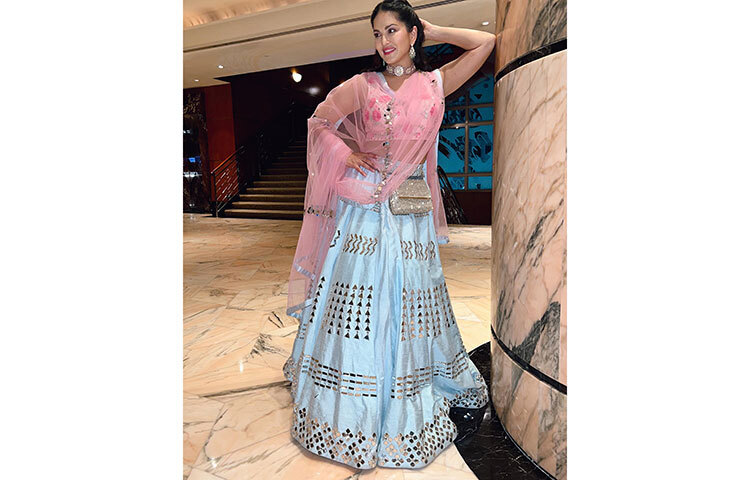 ফটো সেশনে সানি লিওন। ছবি: ফেসবুক