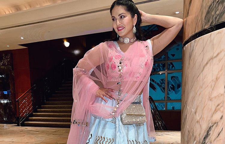 ঢাকার ভ্রমণ যে তিনি উপভোগ করেছেন তা তার স্ট্যাটাসেই বোঝা গেছে। ছবি: ফেসবুক