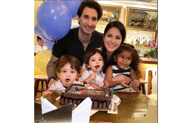 অন্য তারকার মতোই লকডাউনে গৃহবন্দি জীবন কাটাচ্ছেন সানি লিওন ও তার স্বামী ড্যানিয়েল ওয়েবার।