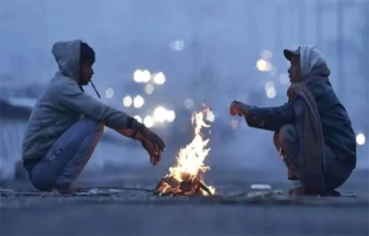 সূর্যের অতিবেগুনি রশ্মির প্রভাবে ত্বকের ক্যানসারও হতে পারে। তাই শীতেও ব্যবহার করতে হবে সানস্ক্রিন। ছবি: সংগৃহীত