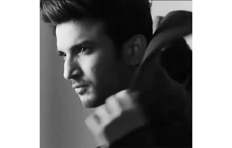 চাঁদে জমি কিনেছিলেন সুশান্ত সিং রাজপুত। টেলিস্কোপে চোখ রেখে সেই জমির দেখভাল করতেন অভিনেতা।