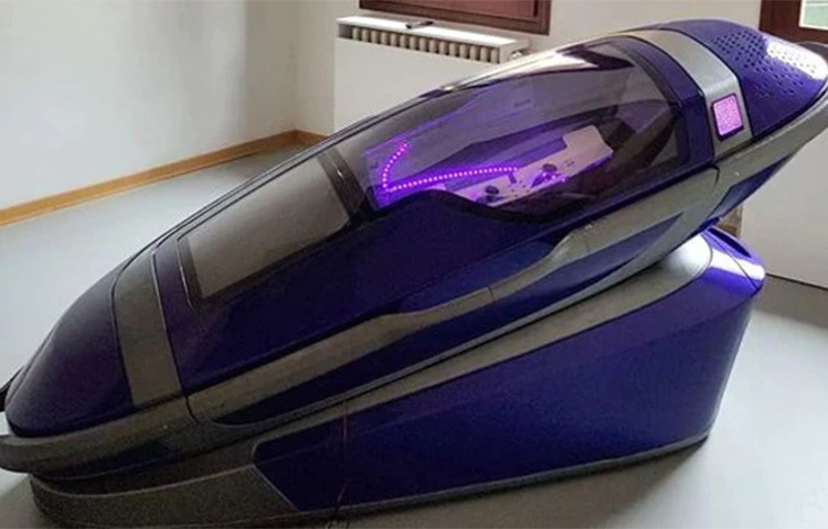 থ্রি-ডি প্রিন্টেড পোর্টেবল এই ক্যাপসুলে শুয়ে পড়লে এক মিনিটের মধ্যেই মৃত্যু নিশ্চিত। বিশ্বের যেসব দেশের স্বেচ্ছামৃত্যুকে আইনি স্বীকৃতি দেওয়া হয়েছে, সেখানে যেসব উন্নত যন্ত্র আছে, ‘সারকো’ সেগুলোর মধ্যে সাম্প্রতিকতম উদাহরণ। ছবি: সংগৃহীত