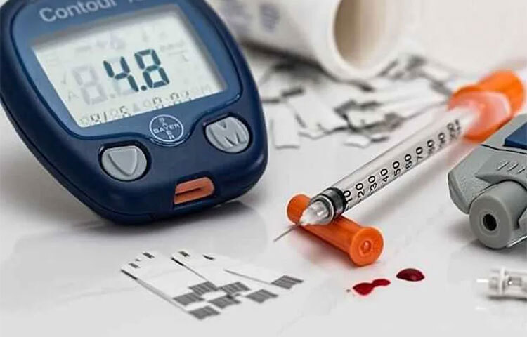 এই ধরনের সমস্যা হলে হলে সঠিক সময়ে সতর্ক হতে হবে। চিকিৎসা বিজ্ঞানের ভাষায় একে বলা হয় হাইপার হাইড্রোসিস। শরীরে প্রয়োজনের তুলনায় বেশি ঘাম হলে এড়িয়ে যাওয়া উচিত নয়। ছবি: সংগৃহীত