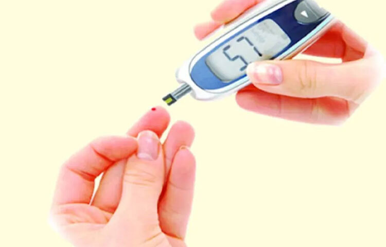 ডায়াবেটিস হলে ঘর্মগ্রন্থিতে বিশাল প্রভাব পড়ে। ফলে অনেক খাপার পরিস্থিতি সৃষ্টি করতে পারে। তবে প্রচুর ঘাম হচ্ছে এটি দেখেই মনে করা উচিত নয় যে কোনো ব্যক্তি ডায়াবেটিসে আক্রান্ত হয়েছেন। ছবি: সংগৃহীত