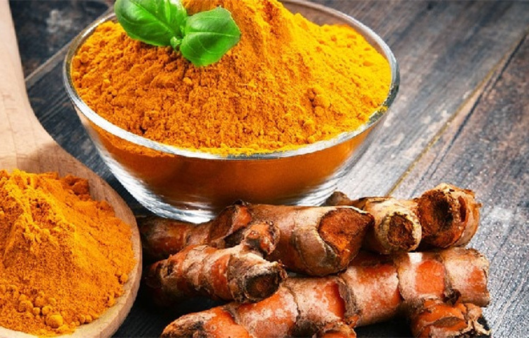 হলুদও খুব কার্যকরী সুইট টুথ ব্রেকার। এটি ইনফ্লেমেশন কমায়। এমনিতেও এর নানা উপকার। সুগার নিয়ন্ত্রণে রাখার ক্ষেত্রেও পরোক্ষভাবে কাজ করে। ছবি: সংগৃহীত