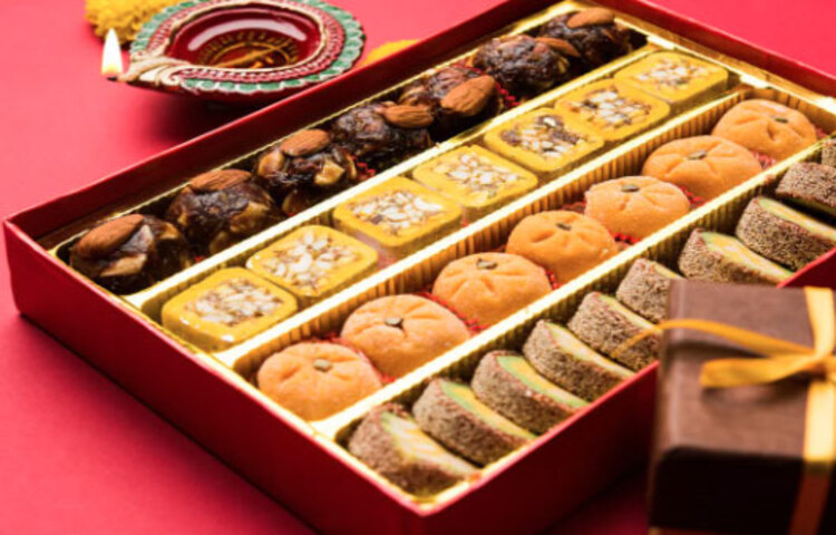 বিয়ে কিংবা যেকোনা অনুষ্ঠানে অন্যান্য খাবারে পাশাপাশি মিষ্টি জাতীয় খাবার ছাড়া চলেই না।