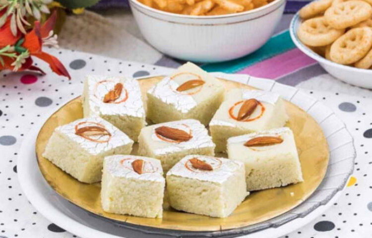 গ্রিলড আমন্ড বরফি: আমন্ড বাদাম রোস্ট করে গুঁড়িয়ে নিন। এর সঙ্গে খোয়া ক্ষীর মিশিয়ে বরফি বানিয়ে নিন। চিনির পরিবর্তে মধু ব্যবহার করতে পারেন মিষ্টত্ব আনতে।