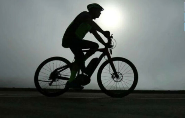 রোজ একটি নির্দিষ্ট পরিমাণ সাইকেল চালালে প্রায় ৬৫০ ক্যালরি ক্ষয় হতে পারে। একজন ৮০ কেজি ওজনের ব্যক্তি এক ঘণ্টা সাইকেল চালানোর মাধ্যমে প্রায় অনেকটাই ক্যালরি ক্ষয় করতে পারেন। তার ফলে ধীরে ধীরে কমে ওজন।