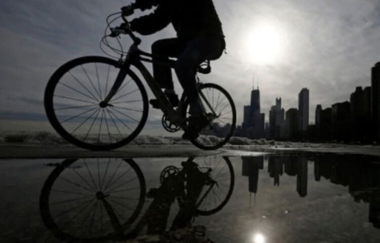 সাইকেল চালাতে মন স্থির রাখতে হয়, ব্যালান্স রাখতে হয়। মনোবিদেরা বলেন, সাইকেল চালালে মন একাগ্র থাকে। অবসাদ দূর হয়। ফুরফুরে হয় মন।