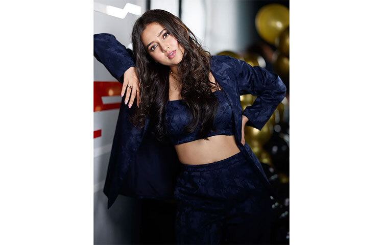 বিতর্কেও জড়িয়েছেন। নেটিজেনের অনেকেই দাবি করেছিলেন এই খেতাবের যোগ্য তিনি নন। প্রতীক সেহজপাল আসল জয়ী। ছবি: সংগৃহীত