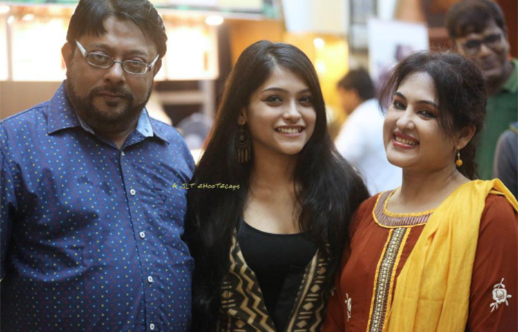 নতুন প্রজন্মের উঠতি নায়িকাদের মধ্যে অন্যতম নাম পরিচালক অশোক বিশ্বনাথনের কন্যা অনুষা বিশ্বনাথন।  ছবি: সংগৃহীত