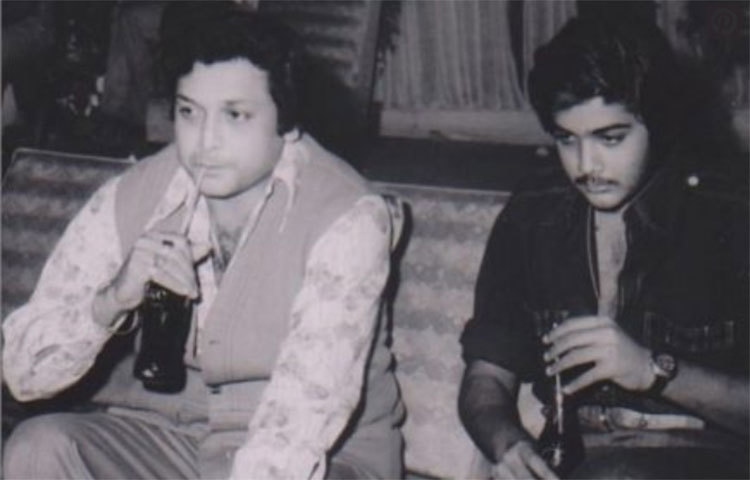 প্রসেনজিৎ চট্টোপাধ্যায়ের বাবা অভিনেতা বিশ্বজিৎ চট্টোপাধ্যায়ের কথা কে না জানে!