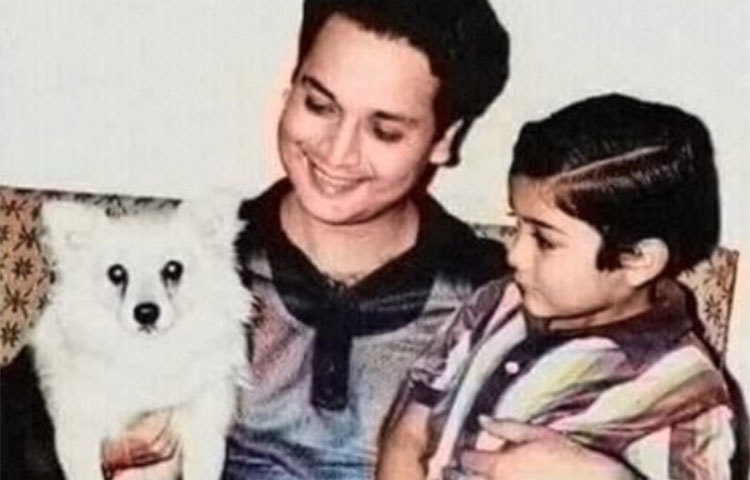 তবে রাস্তাটা সহজ ছিল না। তিনিই ইন্ডাস্ট্রি। তবে এই তকমাটা একদিনে আসেনি, প্রায় তিরিশ বছরের পরিশ্রম রয়েছে এর নেপথ্যে।