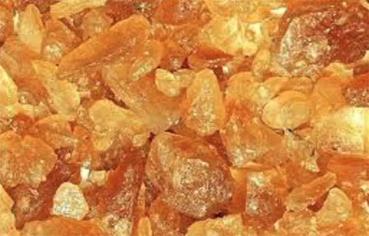 প্রচুর পরিমাণ ক্যালশিয়াম আর পটাশিয়াম থাকার কারণে তালমিছরি হাড় ও দাঁত শক্ত করে ও হাড়ের সমস্যা দূর করে। মেয়েদের মেনোপজের পরে হাড় ক্ষয় হতে শুরু করে, এই ক্ষয় রোধ করতে নিয়মিত তালমিছরি খেলে উপকার পাওয়া যায়।