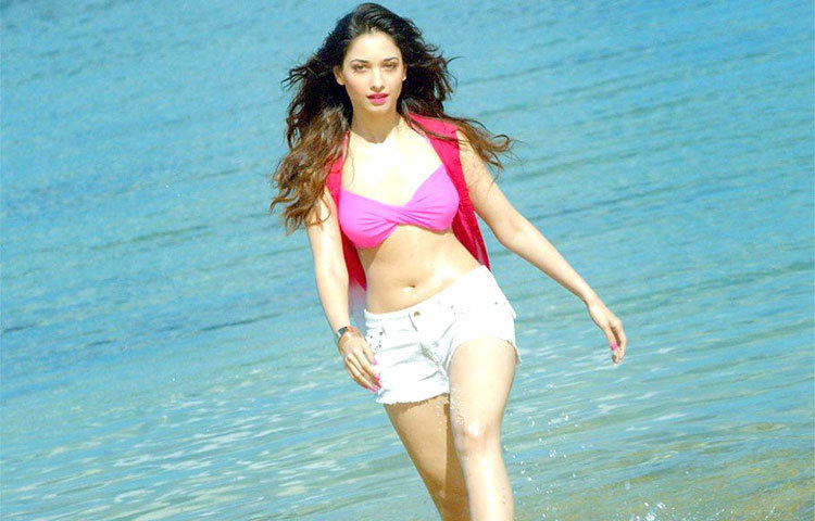 তামান্না ভাটিয়া: পর্দায় চুম্বন খেতে সরাসরি অস্বীকার করে আলোচনায় এসেছিলে তামান্না ভাটিয়া।