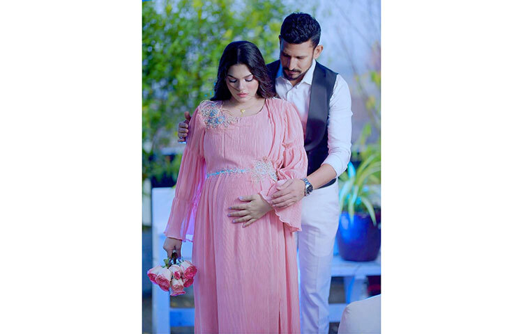 সামাজিক যোগাযোগমাধ্যমে বেবি বাম্পের ছবি নাসির পোস্ট করার পর তা মুহূর্তেই ভাইরাল হয়ে যায়। ছবি: ফেসবুক