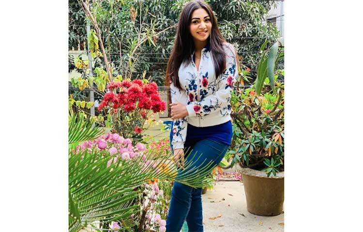 প্রভার চোখে-মুখে হাসির ঝিলিক।