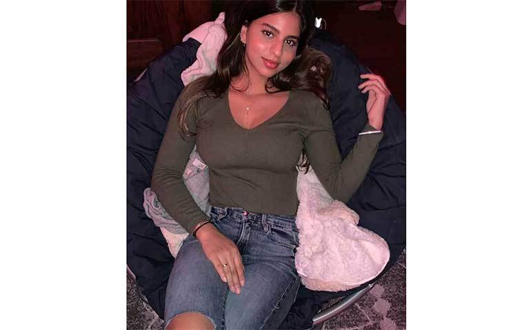 বলিউড তারকা শাহরুখ কন্যা সুহানার স্নিগ্ধ হাসি।