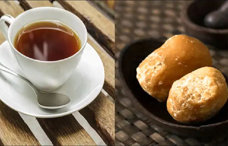 লোহিত রক্তকণিকার পরিমাণ বাড়ায় গুড়ের চা। আপনার শরীরে যদি রক্ত কম থাকে, গুড় খান বা গুড়ের চা পান করুন। কারণ গুড়ে প্রচুর পরিমাণে আয়রন থাকে। যা শরীরের অক্সিজেন সরবরাহে গুরুত্বপূর্ণ ভূমিকা নেয়। এটি আপনার লোহিত রক্তকণিকার পরিমাণ বাড়াতেও সাহায্য করে। ছবি: সংগৃহীত