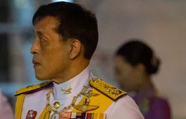 বিয়ের ১৩ বছর পরে ভেঙে যায় বাজিরালংকর্ণের তৃতীয় দাম্পত্য। বাজিরালংকর্ণের অভিযোগ ছিল, সুওয়াদির পরিবারের সদস্যরা দুর্নীতিতে জড়িত। ফলে তাদের কাছ থেকেও কেড়ে নেয়া হয় প্রাপ্য রাজোচিত সুযোগসুবিধেও।