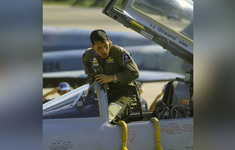 বাজিরালংকর্ণের পড়াশোনা প্রথম থেকে শেষ অবধি পুরোটাই ইংল্যান্ডে। এরপর তিনি অস্ট্রেলিয়ার সিডনি ও ক্যানবেরার নামী প্রতিষ্ঠান থেকে সেনা প্রশিক্ষণ নেন। দেশে ফিরে তিনি প্রথামাফিক সেনাবাহিনীতে কর্তব্যরতও ছিলেন।