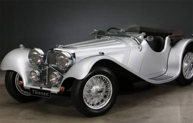 ভিন্টেজ কারও টাইগারের পছন্দের। তাই প্রায় সাড়ে ৪ কোটি রুপি দিয়ে কিনেছেন একটি এসএস জাগুয়ার ১০০। এ ছাড়া ২০১৭ সালে ১ কোটি রুপিতে কেনা বিএমডবিøউ এম ৫ গাড়িটিও তারকার খুব প্রিয়। ছবি: সংগৃহীত