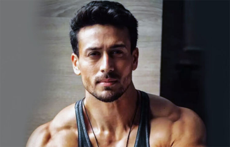 অ্যাকশন হিরো হিসেবে অচিরেই তরুণ প্রজন্মের মনে জায়গা করে নেন টাইগার। আট বছর পরে তার ঝুলিতে ‘হিরোপন্তি’, ‘ওয়ার’, ‘বাঘি’ ফ্র্যাঞ্চাইজি। এই মুহূর্তে বলিউডে সর্বোচ্চ পারিশ্রমিক প্রাপ্ত নায়কদের তালিকায় রয়েছেন টাইগার। ছবি: সংগৃহীত