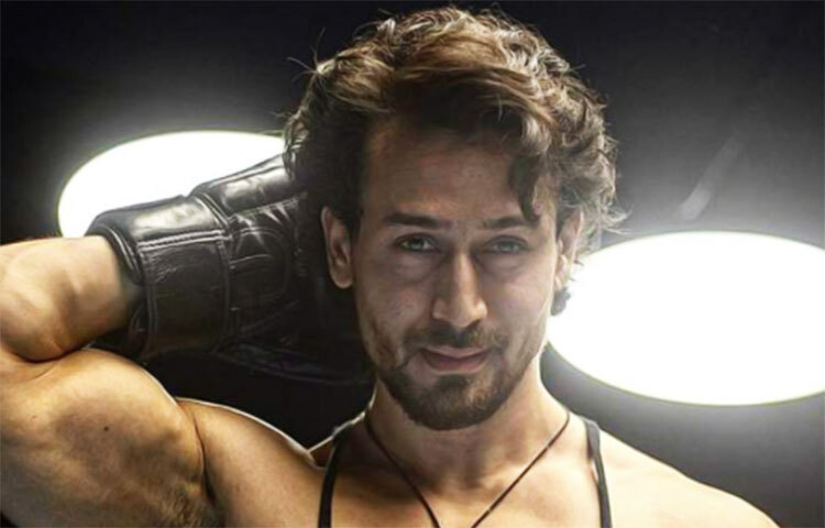 বলিউড তথা আন্তর্জাতিক পত্রিকার পরিসংখ্যান বলছে, এই মূহূর্তে টাইগারের বাজারদর আকাশ ছোঁয়া। তার আয়ের পরিমাণ পৌঁছেছে এক কোটি দশ লাখ ডলার, অর্থাৎ প্রায় ৭৮ কোটি রুপিতে। ছবি এবং বিজ্ঞাপন মিলিয়েই এই বিপুল উপার্জন। ছবি: সংগৃহীত