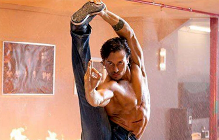 ইগার নিজেও মার্শাল আর্টে যথেষ্ট দক্ষ। ২০১৪ সালে তাইকোন্ড-র ফিফথ ডিগ্রি ব্যাক বেল্ট অর্জন করেন তিনি। বিভিন্ন অ্যাকশন দৃশ্যের জন্য সহ-অভিনেতাদের প্রস্তুতিতেও মাঝেমধ্যেই সাহায্য করতে দেখা যায় তাকে। ছবি: সংগৃহীত