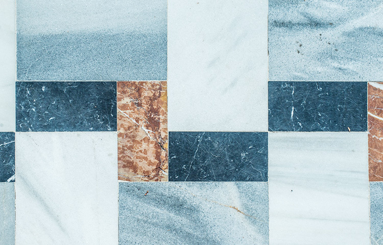 অ্যামোনিয়া: এক বালতি গরম পানির মধ্যে সিকি কাপ অ্যামোনিয়া মেশান। এবার এতে কাপড় ভিজিয়ে টাইলস মুছে ফেলুন। টাইলসে হলদে দাগ, ময়লা দূর করতে অ্যামেনিয়া বেশ কার্যকর। এমনকি টাইলস দ্রæত চকচকে করতে এটি ব্যবহার করা যেতে পারে। ছবি: সংগৃহীত