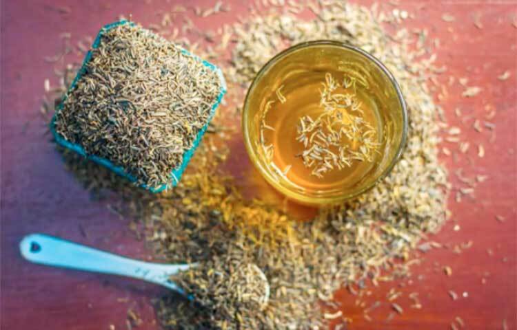 জিরা ভেজানো পানি: জিরাও মেটাবলিজম বাড়াতে সাহায্য করে। এতে ক্যালোরির মাত্রা কম থাকে। ফলে খিদে মেটায়। মেদ কমায়। খালি পেটে এই পানি খেলে ওজন কমতে পারে, বেলি ফ্যাট কমতে পারে। ছবি: সংগৃহীত