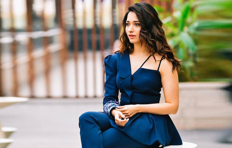 তামান্না তেলেগু ও তামিল ছবিতে কাজ শুরুর আগে ইন্ডিয়ান আইডল-১ বিজয়ী অভিজিত সাওয়ান্তের ‘আপ্কা অভিজিত’ অ্যালবামের ‘লাফ্জো মে’ নামের একটি গানে তাকে মডেল হিসেবে দেখা যায়।