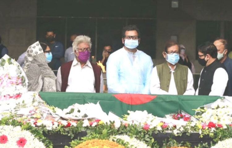 সদ্যপ্রয়াত বরেণ্য অভিনেতা আলী যাকেরকে মুক্তিযুদ্ধ জাদুঘরে শেষ শ্রদ্ধা জানানো হয়।