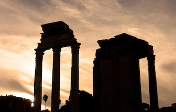 এক হাজার বছরেরও বেশি আগে পরিত্যক্ত হয়ে গিয়েছিল প্রাচীন রোমের ফালেরি নোভি শহর। সময়ের সঙ্গে সঙ্গে সেটি চলে গিয়েছিল মাটির নীচে। সেখানেই এখনও রয়েছে নগরীর বেশির ভাগ অংশ। পুরাবিদরা সেই অবস্থাতেই তৈরি করেছেন এর মানচিত্র।