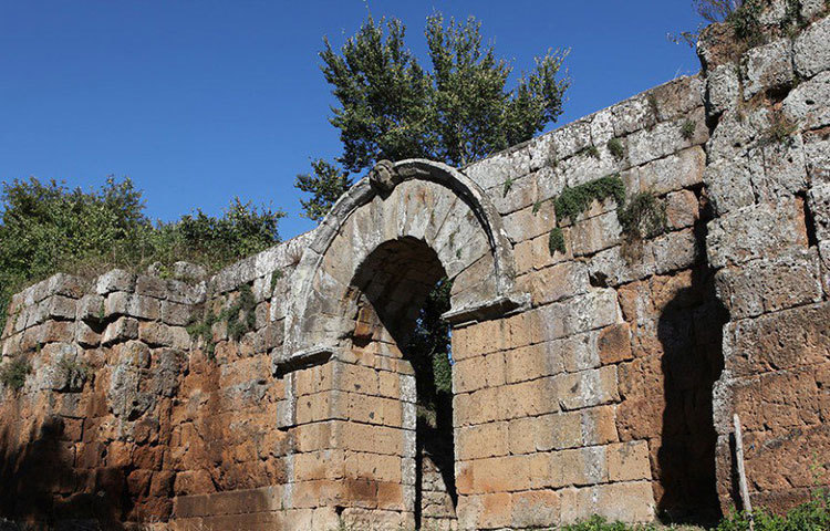 খনন করলে যে দৃশ্য পাওয়া যায়, প্রায় সেই ছবিই ফুটে উঠেছে ত্রিমাত্রিক মানচিত্রে। সেই ছবি অনুযায়ী, নগরীর দক্ষিণ দিকের প্রবেশপথের পশ্চিমে একটি মন্দিরের অস্তিত্ব ধরা পড়েছে। মন্দিরে ওঠার সিঁড়ি, খোলা চত্বর, এমনকি পুজোর বেদির আভাসও মিলেছে।
