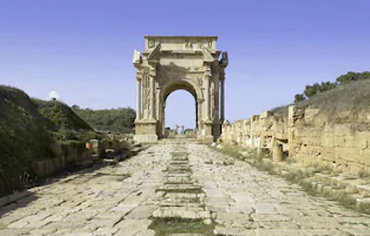 মানচিত্র দেখে গবেষকদের মত, এই শহর তৈরির আগেই মাটির নিচে বিস্তার করা হয়েছিল পানীয় জলের পাইপ। তার উপর ধীরে ধীরে তৈরি হয়েছিল পুরো জনপদ। কিন্তু প্রাচীন রোমের অন্য শহরে খননে ধরা পড়েছে, শহরের রাজপথের উপরেই জলের পাইপের অস্তিত্ব।