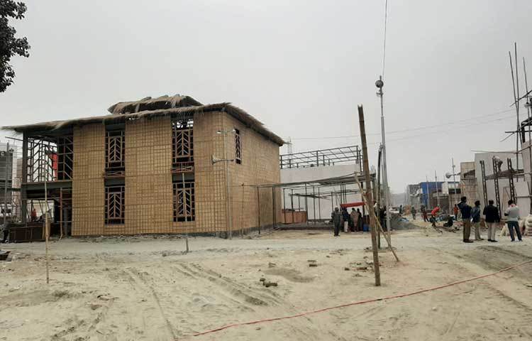 চলছে স্টল নির্মাণের কাজ। ছবি: জাগো নিউজ