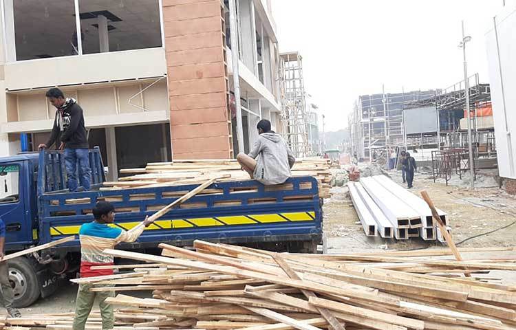 আয়োজকরা জাগো নিউজকে জানান, ১ জানুয়ারি শুরু হবে আন্তর্জাতিক বাণিজ্য মেলা, যা শেষ হবে ৩১ জানুয়ারি। বঙ্গবন্ধু আন্তর্জাতিক সম্মেলন কেন্দ্রে এর উদ্বোধন করবেন প্রধানমন্ত্রী শেখ হাসিনা। ছবি: জাগো নিউজ