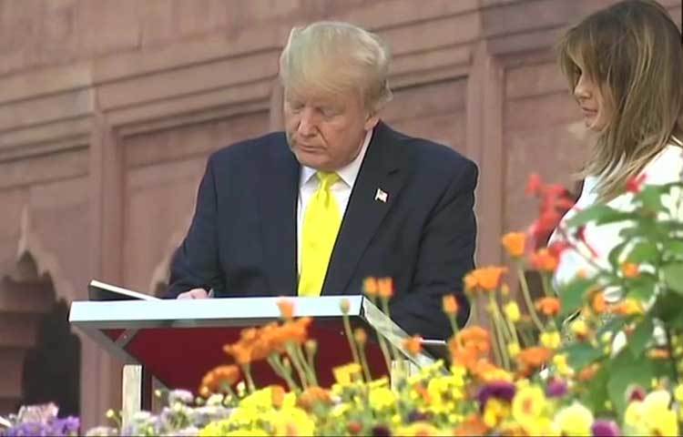 প্রেমের সৌধে এসে ভিজিটর্স বুকে সাক্ষর করে মন্তব্য করলেন মার্কিন প্রেসিডেন্ট।