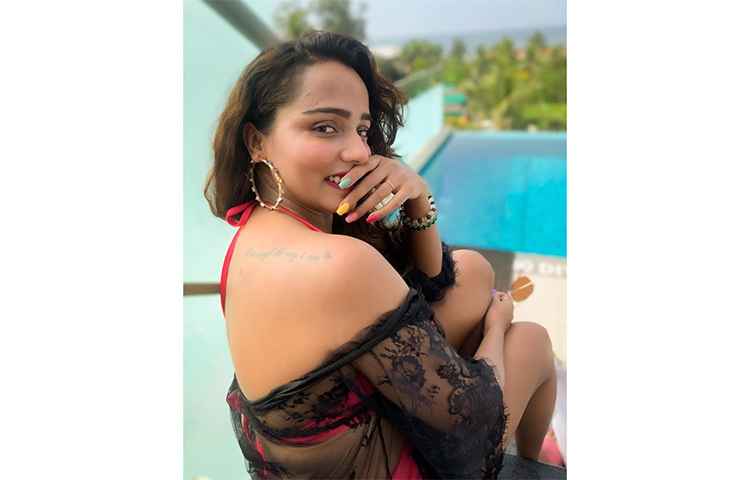 শবর-সিরিজে নাম লেখানোর আগে তুহিনা অবশ্য বছরখানেক কৌশিক সেনের দলে থিয়েটার করেছেন। ছবি: সংগৃহীত