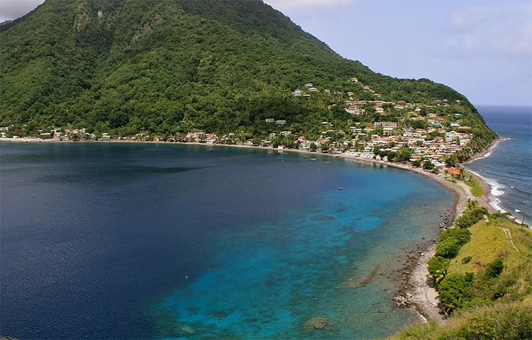 ক্যারিবিয়ান আইল্যান্ডের নজরকাড়া ডোমিনিকা খুলে দেয়ার আভাসও পাওয়া যাচ্ছে। ছবি: ডেইলি মেইল