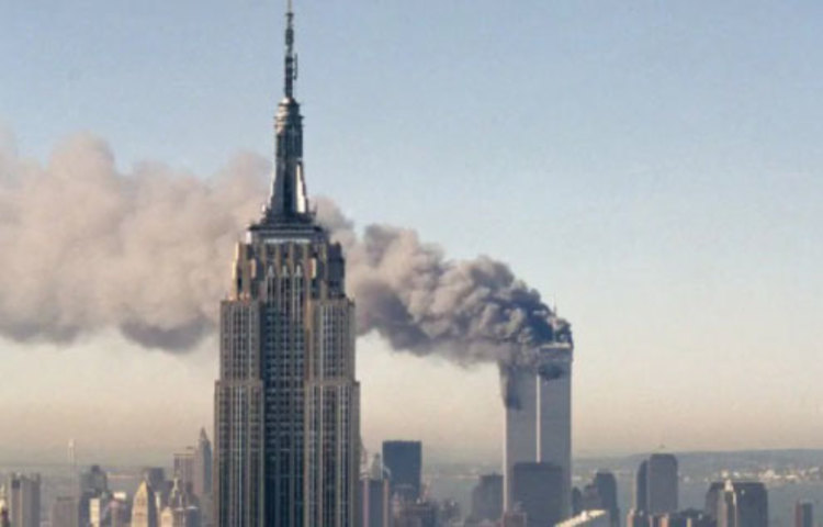 ২০০১ সালের ১১ সেপ্টেম্বর। ভয়ে আঁতকে উঠেছিল গোটা বিশ্ব। পৃথিবীর ইতিহাসে সব থেকে ভয়ানক জঙ্গি হামলা হয়েছিল আমেরিকার ওয়ার্ল্ড ট্রেড সেন্টারে। চোখের নিমেশে ধুলোয় মিশে ছিল আমেরিকার বাণিজ্যের কেন্দ্রস্থল টুইন টাওয়ার। ওই ভয়াবহ সন্ত্রাসী হামলায় মৃত্যু হয়েছিল তিন হাজার মানুষের।