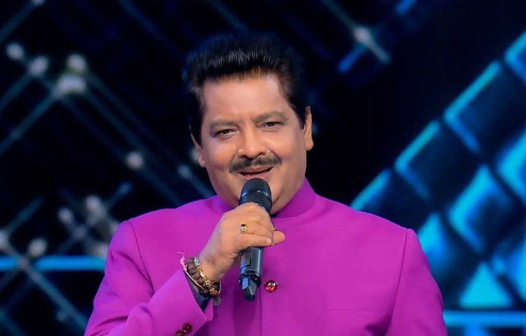 লাগাতার আতঙ্কের সঙ্গে থাকতে থাকতে তিনি নাকি অবসাদগ্রস্ত হয়ে আত্মহত্যার কথাও ভেবেছিলেন। ২০১১ সালে নাকি একবার তার কাছে হুমকি ফোন আসে। সেখানে বলা হয়, তাকে খুন করতে দুই দুষ্কৃতী রওনা দিয়েছে!