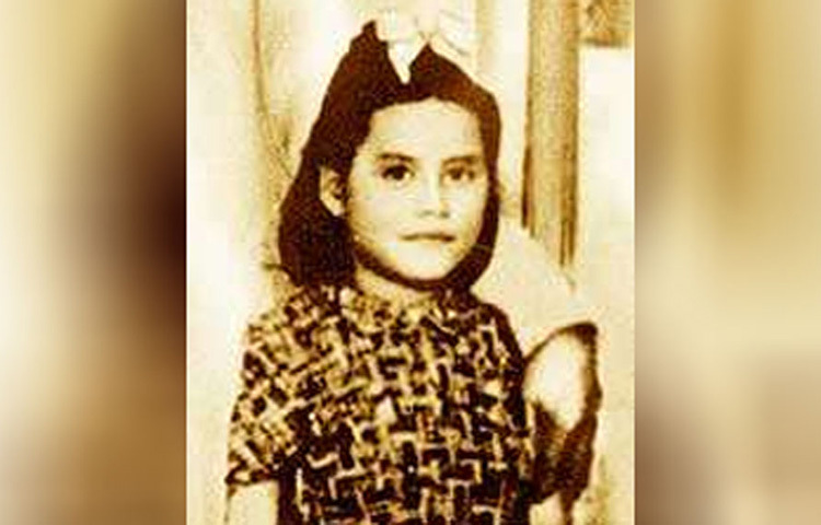 লিনা তখন ৭ মাসের অন্তঃসত্ত্বা! আর লিনার বয়স তখন ৫ বছর ৭ মাস ২১ দিন। অর্থাৎ ৫ বছর হওয়ার আগেই অন্তঃসত্ত্বা হয়ে পড়েছিল লিনা! চিকিৎসা বিজ্ঞানে এর আগে এমন উদাহরণ ছিল না। ছবি: সংগৃহীত