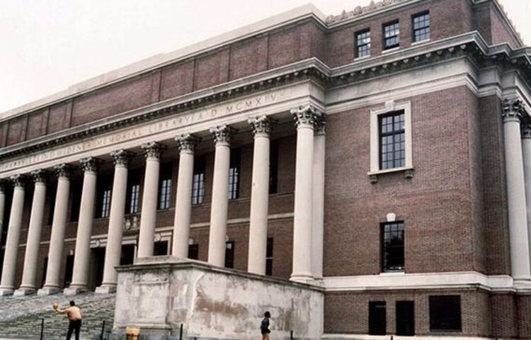 হার্ভার্ড বিশ্ববিদ্যালয়: যুক্তরাষ্ট্রের এই বিশ্ববিদ্যালয়টি গতবার ছিল সাত নম্বরে। এ বছর তিন নম্বরে জায়গা করে নিয়েছে এটি।