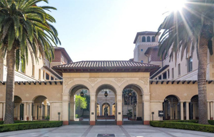 সাদার্ন ক্যালিফোর্নিয়া বিশ্ববিদ্যালয়: ধনকুবের ছাত্র ১৫ জন। ‘স্টার ওয়ার’ খ্যাত জর্জ লুকাস এই বিশ্ববিদ্যালয়ের ছাত্র। ব্রাজিলের এক ধনী প্রযোজক এবং পরিচালক ওয়াল্টার সালেসও এখানকার ছাত্র। ধনী ছাত্রদের সম্পদের মোট মূল্য পাঁচ হাজার ৮৫০ কোটি ডলার। ছবি: সংগৃহীত